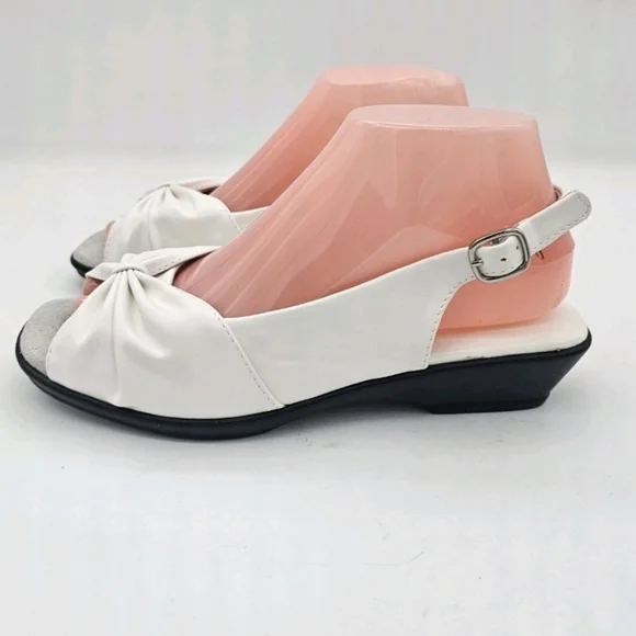 Easy Street Womens Fantasia Sandal Gathered Slip On Elastic Slingback White 7.5M - Picture 4 of 14